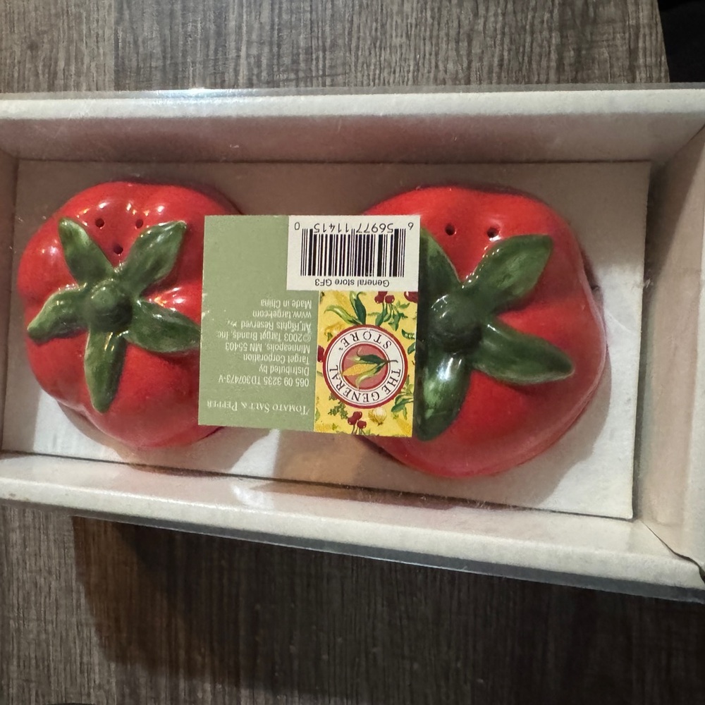 Red Tomato Salt and Pepper Set